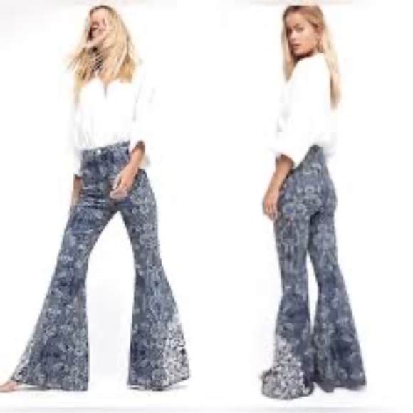 Free People Just Float On Flare Jeans Blue Boho Paisley Print Size 28 - Picture 1 of 12